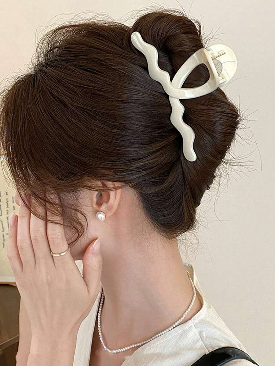 波浪不对称小众女士发爪夹，巧克力棕色超大号单爪夹，适合半扎发或全扎发造型，加厚发爪夹，适合盘发，高端小众设计，百搭，经典通勤风，时尚简约，复古优雅，灵感源自Malard，适合日常佩戴、节日、派对、旅行和通勤，完美搭配各种服饰，优雅发饰，送给女孩的礼物，发夹，头饰，节日礼物 - 奶白色 - 查看 1