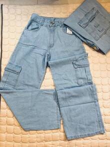 REED Women's Simple Wide-Leg Cargo Jeans With Multiple Pockets - Light Wash - View 3