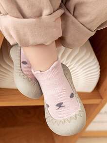 1双幼儿男女童防滑室内袜鞋，透气保暖弹性软底保护脚趾袜鞋