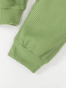 3pcs Baby Boy Casual Sports Set: Round Neck Long Sleeve "Daddy's Little Man" Print Bodysuit, Waffle Fabric Bowknot Waist Pants, And Soft Waffle Fabric Stylish Hat, Autumn/Winter - Green - View 5