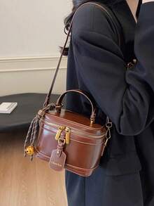 Elegante e chic borsa quadrata in pelle PU di colore unito, mini borsa in PU, borsa in tessuto impermeabile bordeaux, borsa a scatola con decorazione grafica a lettera, adatta per viaggi, shopping, raduni, feste, pendolarismo - Castano - Visualizzare 4