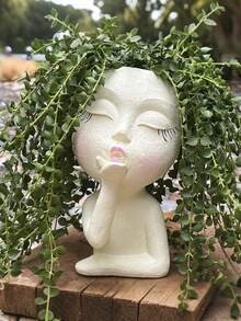 这款造型独特的脸部花盆是室内植物栽培的理想之选。它小巧可爱，底部设有排水孔，可种植多肉植物。除了适合室内植物，它还可以用作花瓶或室内装饰品。 - 彩色 - 查看 5