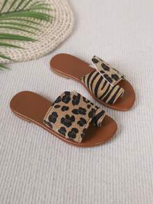 1双时尚百搭豹纹和斑马纹拼接儿童人字拖 - 棕色 - 查看 4