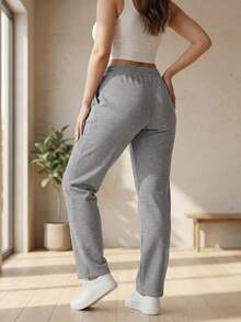 DEVIT - Pantalón jogger estilo loungewear con cintura lisa sin resorte y jareta ajustable – diseño minimalista oversized, tela mate suave, bolsillos laterales discretos, ideal para uso diario casual y cómodo - Gris - Ver 1