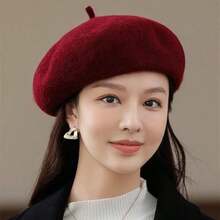 قبعة بيريه من الصوف الفلتي ذات لون واحد للنساء، أنيقة بطراز ياباني، مناسبة للخروجات اليومية والتسوق والملابس الكاجوال، دافئة في الشتاء، متعددة الاستخدامات - عنابي اللون - مشاهدة 4