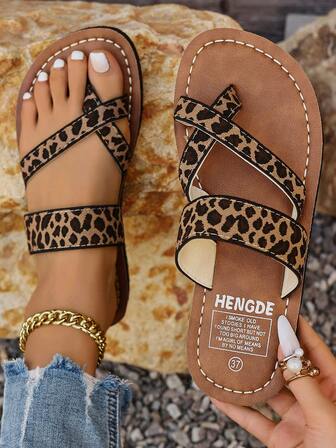 女士简约百搭时尚弹力带坡跟平底凉鞋，性感豹纹凉鞋，黑色圆头轻便夏威夷风情派对户外室内塑料软底沙滩拖鞋，夏季