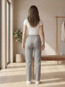 DEVIT - Pantalón jogger estilo loungewear con cintura lisa sin resorte y jareta ajustable – diseño minimalista oversized, tela mate suave, bolsillos laterales discretos, ideal para uso diario casual y cómodo - Gris - Ver 5