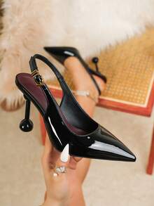 Sapatos de Salto Alto de Bico Fino e Fechado com Salto Gatinho Assimétrico em Couro Envernizado Preto, Elegantes Sapatos de Festa Formais de Moda com Fivela, Bombas Sexy com Fivela e Tira no Tornozelo