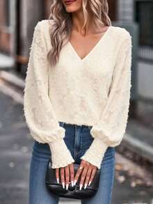 大码女式春秋季V领蕾丝衬衫，泡泡灯笼袖配荷叶边袖口，适合日常、生日、派对、假日等场合。 - 杏色 - 查看 4