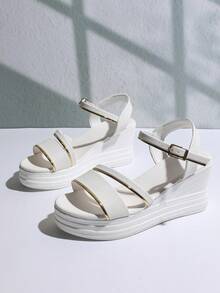 Giày sandal đế xuồng nữ màu trắng mới, chất liệu có họa tiết, kiểu dáng đa năng, điểm nhấn viền vàng sang trọng, đế dày nhẹ, chống trơn trượt, thiết kế tối giản một quai cổ điển, phù hợp cho việc đi lại hàng ngày, dễ dàng phối hợp với nhiều phong cách. - trắng - Xem 3