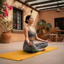 MUUK FITNESS 1 pieza Tapete de yoga antideslizante de 150x60 cm con 4 mm de grosor, tapete ligero y portátil para ejercicios de yoga, pilates, estiramientos y fitness, esterilla cómoda y estable para entrenar en casa, estudio o al aire libre - Amarillo - Ver 8