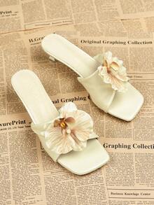 Elegant Women's Floral Decorated High Heel Shoes, European And American Style, Suitable For Beach, Travel, Date, Commute, Party. Floral Decorated High Heel Sandals Suitable For Banquet, Party, Vacation, Fairy Style. Women's Square Toe Kitten Heel Mule Slippers, Beige Color, Can Be Matched With Dresses And Pants, Gentle Women's Low Heel Design, Comfortable For Going Out. - Beige - View 2