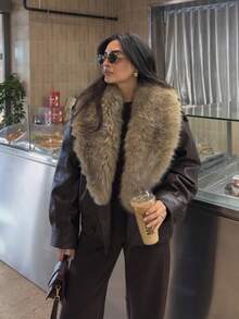 معطف جلدي مع طوق من الفرو الصناعي بلون الشوكولاتة البني، جاكيت نسائي بأكمام طويلة وجيوب فضفاض، موديل جديد لربيع وصيف 2026 مناسب لعيد الميلاد والسنة الجديدة - بني - مشاهدة 2