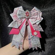 1 pieza Broche decorativo lindo con lazo de strass láser, puede decorar mochilas, rosa de múltiples capas tejida a mano DIY producto terminado, accesorio de disfraz de animación, bastón de ánimo de fanáticos de idol - Multicolor - Ver 15