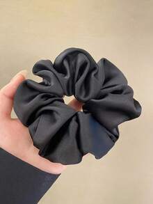 قطعتان من أربطة الشعر الحريرية الكبيرة بلون أسود/أحمر، أنيقة وعملية متعددة الاستخدامات، لون أحادي أنيق، مناسبة للاستخدام اليومي والرسمي والسفر وتصفيف الشعر والمكياج وتنسيق الملابس، إكسسوارات للنساء، ربطات شعر - متعدد الألوان - مشاهدة 5