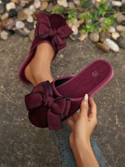 1 par de zapatillas de casa con decoración de lazo floral hecho a mano para mujer, puntera redonda estilo retro, suela de EVA ligera y cómoda, zapatillas de dormitorio de moda de talla grande