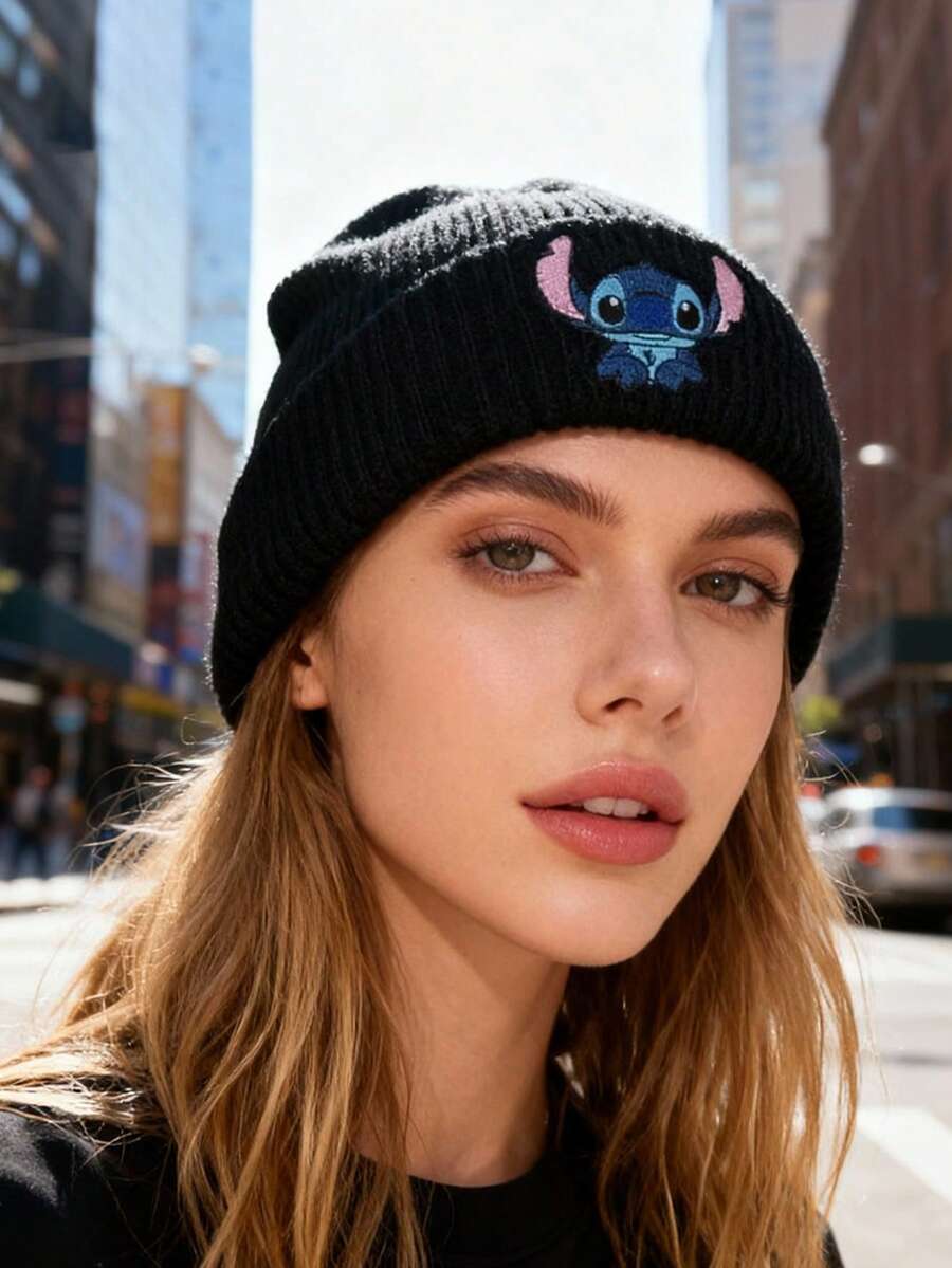 官方史迪奇保暖帽 - 采用优质羊毛混纺抓绒面料，内衬柔软保暖层，保暖效果极佳。经典的史迪奇蓝白配色，3D立体耳朵，以及俏皮的刺绣表情。 - 彩色 - 查看 1