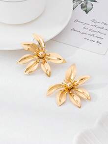 Fashionable Exaggerated Geometric Flower Stud Earrings For Women, Decorative Earrings For Vacation, Travel, And Gifts - Gold - View 3