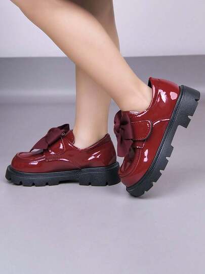 1 par de zapatos planos de princesa con diseño de gancho y bucle con decoración de mariposa para niñas, suela suave antideslizante, zapatos de cuero estilo británico, adecuados para todas las estaciones