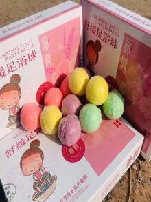 12 件装足浴球礼盒，滋润干燥肌肤并去除角质。足浴球富含精油和浴盐，纯手工制作。具有除湿、驱寒、助眠、消除异味和清洁脚气的功效。玫瑰足浴礼盒，心形足浴礼盒，适合作为朋友礼物、女士礼物、旅行用品、圣诞礼物、足浴用品、情人节礼物，是足浴必备佳品。