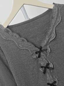灰色蝴蝶结蕾丝V领长袖T恤，修身设计，甜美性感，春季叠穿上衣 - 灰色 - 查看 9