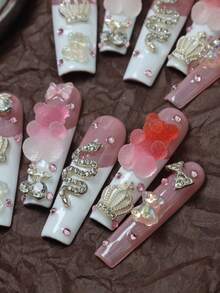 CrystalHola Bộ móng tay Giáng sinh, 10 móng tay giả thủ công, móng kiểu Pháp, bộ dụng cụ làm móng acrylic, móng vuông dán, móng màu hồng, móng dài kiểu ba lê kèm phụ kiện, hình gấu và đá trang trí móng, móng tay lấp lánh cho mùa lễ hội, móng tay dễ thương, phong cách Y2K, phù hợp cho các lễ hội âm nhạc, tiệc tùng và sử dụng hàng ngày, món quà tuyệt vời cho các cô gái và phụ nữ, móng tay năm mới. Dụng cụ làm móng - Nhiều màu - Xem 2