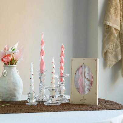 Two And Four Long Candles With Heart And Lip Patterns, In A Western Style, Perfect For Candlelight Dinners, Banquets, And Parties. Suitable For Romantic Wedding Decorations, Valentine's Day Decorations, Creating A Romantic Atmosphere, Weddings, And Various Other Festive Occasions, Table Decorations, Birthday Parties, Romantic Candlelight Settings, Gifts For Men And Women, And Emergency Lighting For Outdoor Picnics.