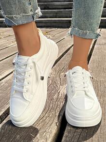 1双无鞋带多功能运动鞋，厚底休闲时尚滑板鞋，适合所有季节