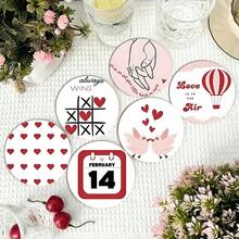 Set de sous-verres en bois pour la Saint-Valentin - Design romantique en forme de cœur, cadeau parfait pour la petite amie. Sous-verres décorés avec des motifs de montgolfière, de fleurs de cerisier et plus encore. Décoration de la Saint-Valentin - Dessous de verre en bois - Voir 1