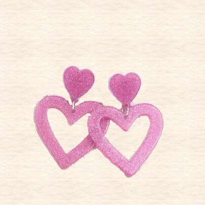 优雅百搭的亚克力心形吊坠耳环，适合日常佩戴、派对和情人节等场合。