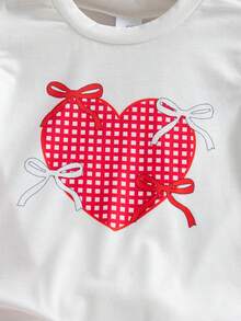 Set de 2 piezas de ropa casual de verano para niñas con top sin mangas con estampado de corazón y lazo, y pantalones con estampado de parches - Blanco - Ver 5