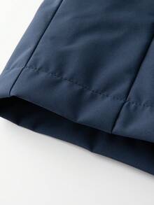 男士连帽夹克，整体简约设计。实用连帽，方便的拉链闭合，多个口袋兼具美观和收纳功能，适合日常通勤和轻度户外活动。 - 藍色 - 查看 8