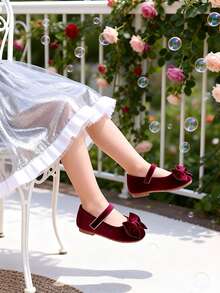 一双时尚深红色儿童平底鞋，公主风设计，天鹅绒蝴蝶结和魔术贴搭扣，适合全年各种场合，可作礼物、舞蹈鞋、生日鞋等。 - 紅木色 - 查看 9