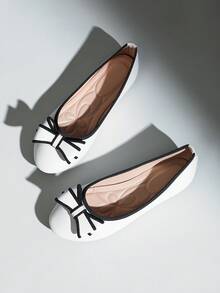 Women's Flat Shoes, Paisley Pattern Elegant Stylish Vacation Avant-Garde Basic Commute Casual Bohemian Asymmetric Pleated Bow Buckle Apricot Slip-On Quad-Strap Shoes, Suitable For Office, Home, Gym, Outdoor, Spring/Summer/Autumn/Winter - White - View 2
