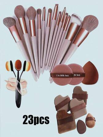 这款23件套化妆刷套装包含一套13支装的化妆刷、一支牙刷形粉底刷、一块棕色化妆海绵、两块圆形散粉海绵和六个饼干形粉扑，并附赠一个配套收纳袋。适用于眼影、粉底、BB霜等产品。