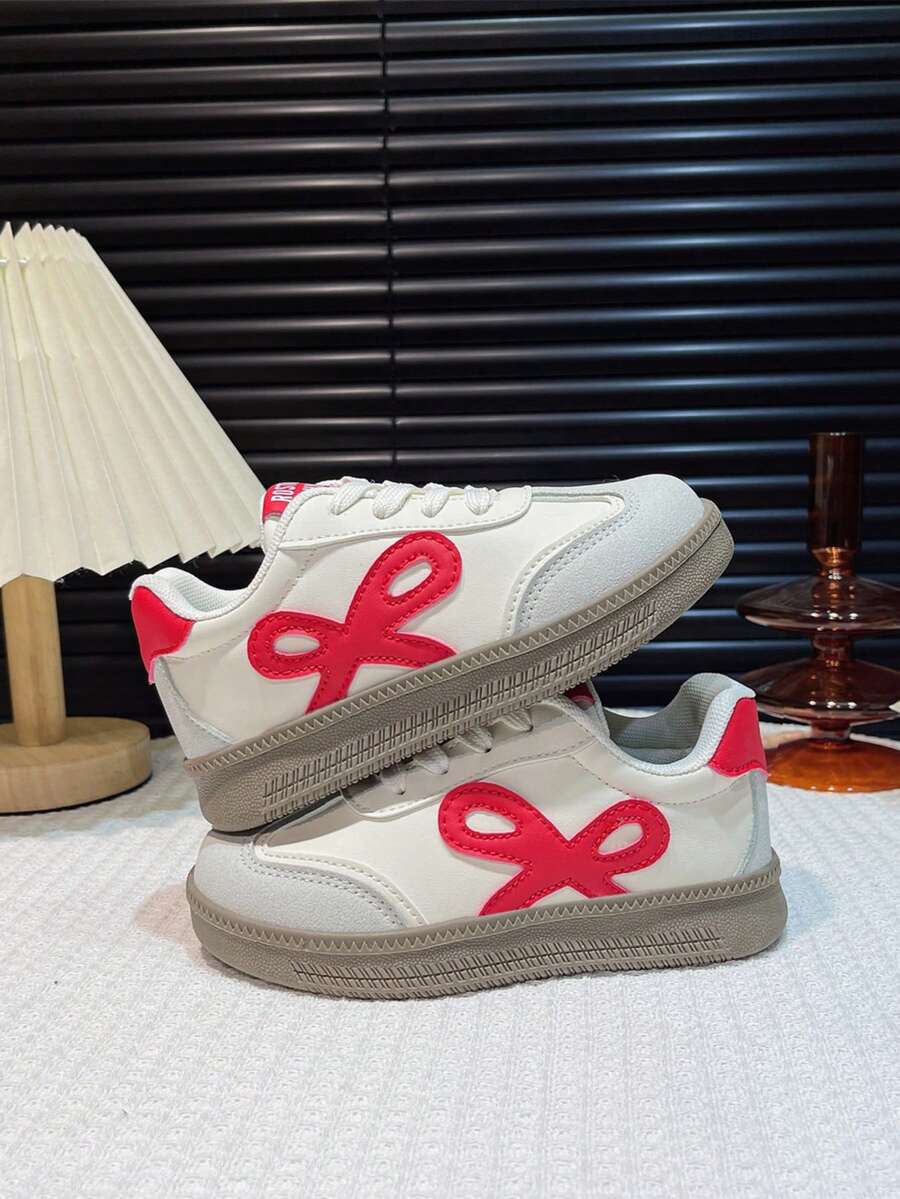 1 Pair Fashionable & Comfortable Kids Sports Shoes, 2025 New Girls Versatile Soft Sole Non-Slip Casual Round Toe Low-Top Sneakers, Student Toddler Walking Shoes, Suitable For All Seasons, Outdoor, Christmas - Red - View 1