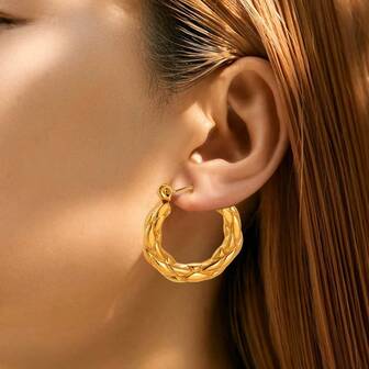 1 Pair Fashionable Minimalist Stainless Steel Hoop Earrings, Asymmetrical Plaid Women Earrings, Titanium Steel 18K Gold Plated Stud Earrings For Women