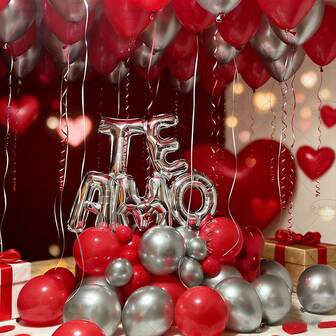 QI Jing Mao Yi 230-delars "Te Amo" spansk kärleksballongset, bestående av 200 röda konstgjorda rosenblad, 40 cm silverfärgade "TE AMO" bokstavsballonger, silvermetalliska ballonger, röda ballonger och mer. Perfekt för alla hjärtans dag-fester, frieri, bröllop, jubileumsdekorationer, romantisk stämning, kärleksarrangemang, alla hjärtans dag 2026, nyårsfiranden, rumsdekorationer och alla hjärtans dag-evenemang inför skolanstart.