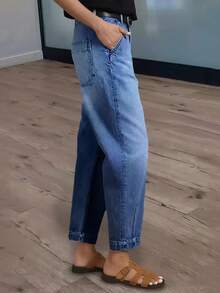 Women's Casual Elegant Light-Washed Tapered 7/8 Length Jeans With Pockets And Pleated Details, Medium Stretch Fabric - Dark Wash - View 3