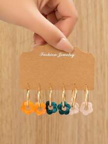 6/18pcs Hollow Flower Hoop Earrings. Featuring Multi-Color 5-Petal Floral Design With Hollow Center, Paired With Gold-Tone Metal Hoops. Suitable For Daily Wear, Travel, Vacation, Formal Events, And Festivals. Delivers A Fresh, Sweet, Energetic, And Youthful Aesthetic. - Multicolor - View 5