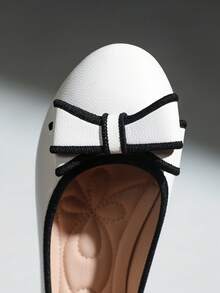 Women's Flat Shoes, Paisley Pattern Elegant Stylish Vacation Avant-Garde Basic Commute Casual Bohemian Asymmetric Pleated Bow Buckle Apricot Slip-On Quad-Strap Shoes, Suitable For Office, Home, Gym, Outdoor, Spring/Summer/Autumn/Winter - White - View 6