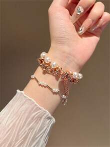 优雅苹果主题珍珠手链表带，配有安全两步式表扣 | 闪亮珠子和可爱苹果吊坠，兼容 Ultra/SE/Series 11/10/9/8/7/6/5/4/3/2/1 | 可调节尺寸，适用于 38mm、40mm、41mm、42mm、44mm、45mm、46mm、49mm 表盘 - 38/40/41mm(s10)42mm - 查看 9