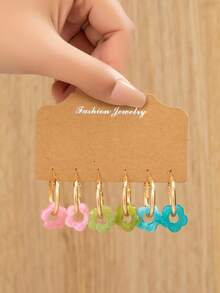 6/18pcs Hollow Flower Hoop Earrings. Featuring Multi-Color 5-Petal Floral Design With Hollow Center, Paired With Gold-Tone Metal Hoops. Suitable For Daily Wear, Travel, Vacation, Formal Events, And Festivals. Delivers A Fresh, Sweet, Energetic, And Youthful Aesthetic. - Multicolor - View 8