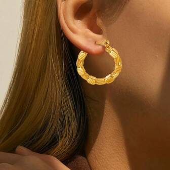 1 Pair Fashionable Textured Hoop Earrings, Versatile Titanium Steel 18K Gold Plated Earrings For Women