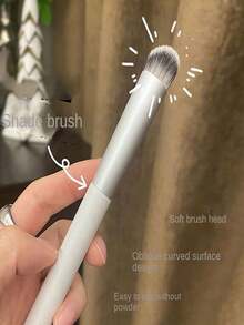 这款22件套化妆刷套装包含一套13支装的化妆刷、一支白色遮瑕刷、一个棕色化妆海绵、一个三角形粉扑，以及6个饼干形气垫粉扑，所有刷具均收纳于配套的收纳袋中。适用于眼影、粉底、BB霜等。 - 彩色 - 查看 8