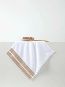1pc Medium Bath Towel, Lightweight, White, Rectangular 70*140cm, Suitable For Adults, Swimming, Bathing, Wrapping, Or 34*74cm Hand Towel, Square 34*34cm Handkerchief, Quick-Drying, Absorbent, Soft, Suitable For Bathroom, Kitchen, Travel, Gifts, Gym, Beach, Hotel, Salon, Outdoor - White - View 4