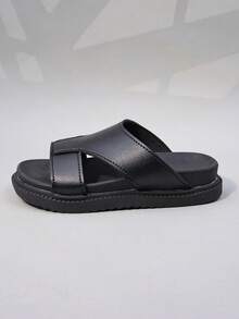 1 Pair Kids' Unisex Cross-Cut Wide Strap Slide Sandals, Smooth Breathable Non-Slip Thick Cushioned Flat Bottom, Minimalist Korean Style Summer Outdoor Beach Home Wear Shoes - Black - View 4