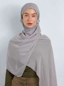 1条纯色女士围巾，雪纺头巾，适合日常休闲穿着 - 淺灰色 - 查看 5