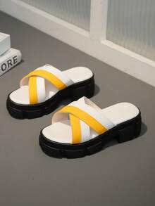 1 Pair Yellow & White Color Block Thick Sole Slippers, Comfortable Soft Leather Criss-Cross Strap, Classic Round Toe 3CM Chunky Heel, Slip-On Design, Fashionable & Cute Casual Beach Sandals, Suitable For Girls Aged 3-15 For Daily, Beach, Holiday Wear, Spring/Summer 2026 - White - View 3