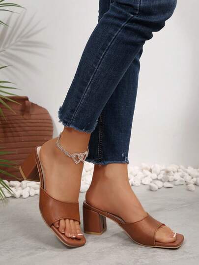 Sandalias de tacón grueso con slip-on de unicolor para fiestas/vacaciones para mujeres de talla grande